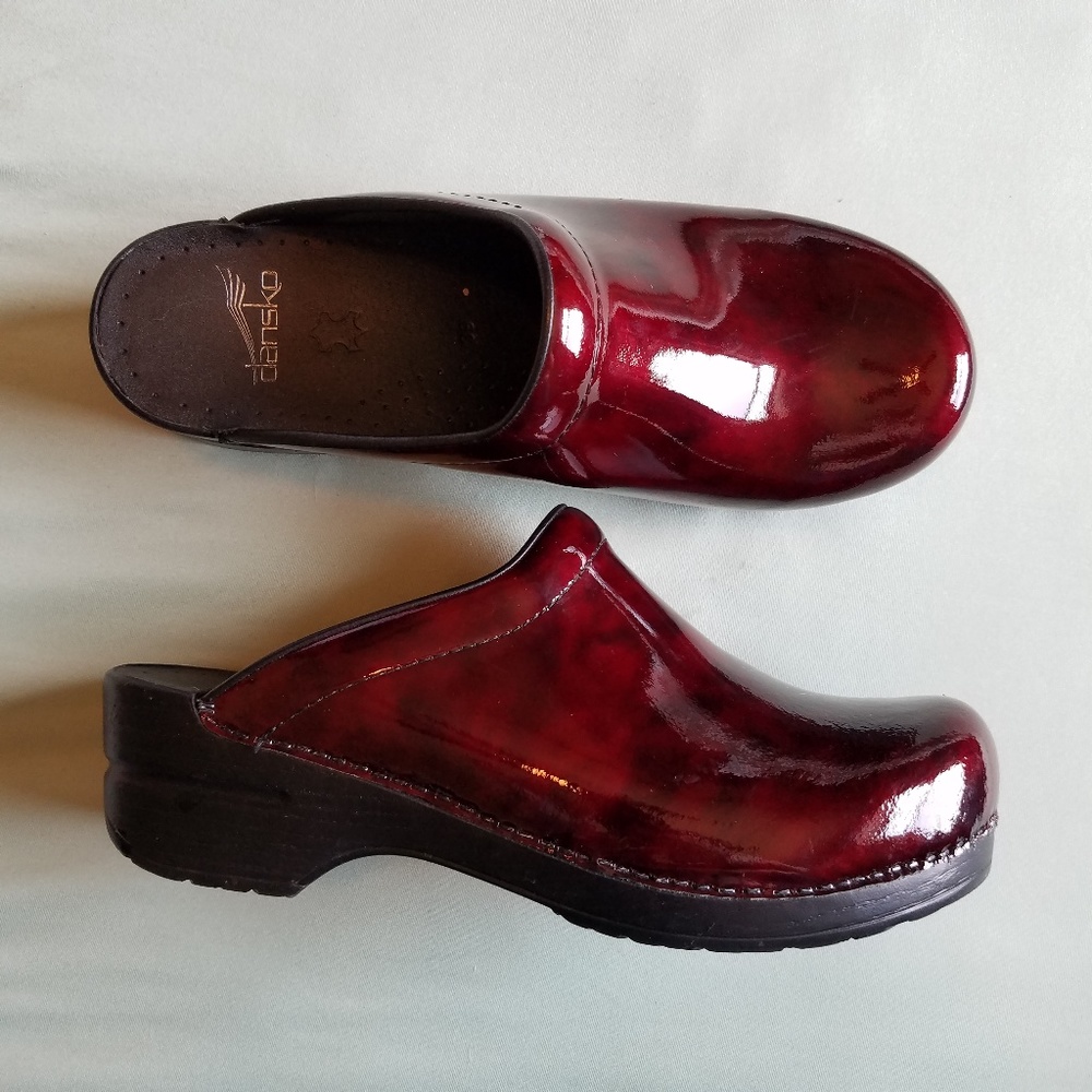 Dankso Shiny Patent Clogs size 39